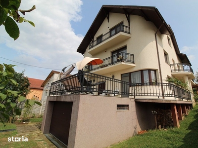 Vând casă D+P+E+M în Hunedoara, zona Buituri, teren 580mp, garaj