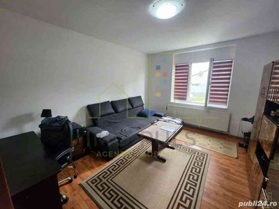 Vand casa 2 camere cu gradina, curte comuna, zona Fratelia