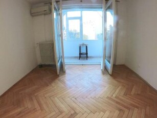 Inchiriere apartament 2 camere Mihail Kogalniceanu apartament 2 camere nemobilat Top H