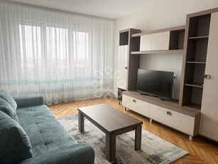 Apartament 3 camere de inchiriat B-dul Magheru Oradea