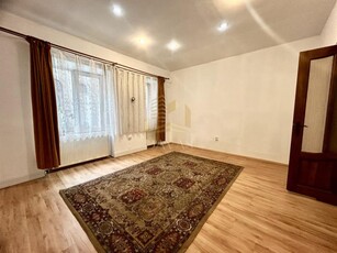 Apartament 3 camere de vanzare | zona Centrala | Gradina comuna