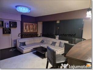 Apartament 3 camere decomandate zona KM 4-5