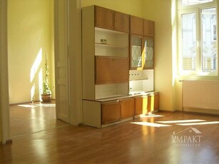 Apartament cu 4 camere, semidecomandat, in zona Marty Horea!