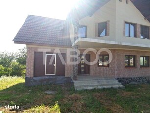 Casa noua de vanzare 780 mp teren garaj pivnita in Daia Sibiu