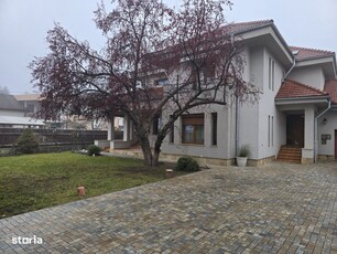 Casa/ vila de vanzare ultracentral in Bacau