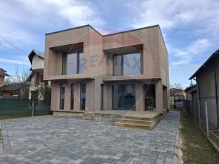 Casavila 5 camere vanzare in Prahova, Pleasa