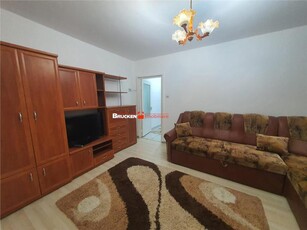 De inchiriat apartament cu 3 camere