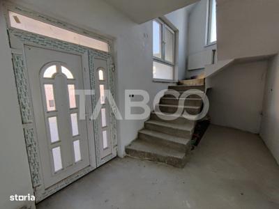 Casa individuala 4 camere 2 bai terasa si curte in Cisnadie Sibiu
