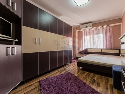 Apartament 3 camere inchiriere in bloc de apartamente Arad, Polivalenta