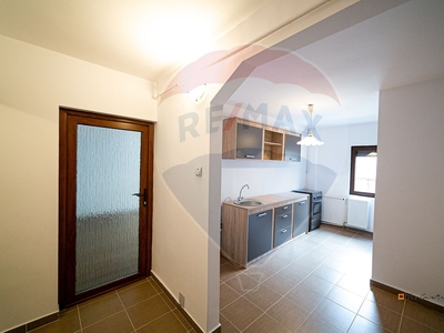 Apartament 3 camere vanzare in bloc de apartamente Arad, Intim