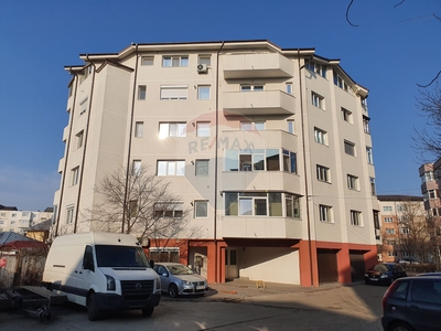 Apartament 3 camere vanzare in bloc de apartamente Bacau, Banca Nationala