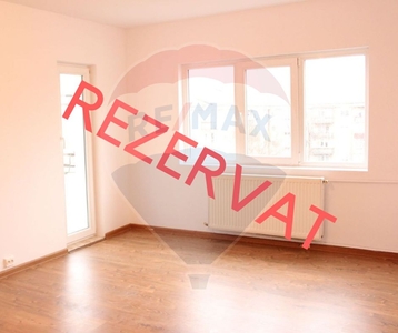 Apartament 3 camere vanzare in bloc de apartamente Bihor, Oradea, Nufarul