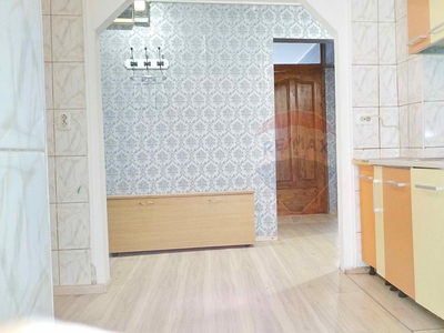 Apartament 3 camere vanzare in bloc de apartamente Brasov, Astra