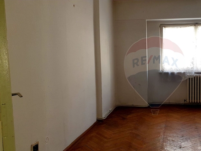 Apartament 3 camere vanzare in bloc de apartamente Piatra-Neamt, Maratei