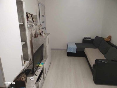 Apartament 2 camere decomandat in Adjud zona ultracentrala etaj 4