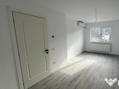 POITIERS, APARTAMENT LA BLOC NOU, FINALIZAT