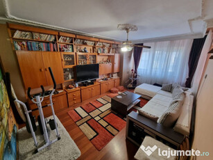 Anda-apartament 3 camere decomandat cu gaze