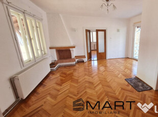 Apartament 3 camere zona Sub Arini