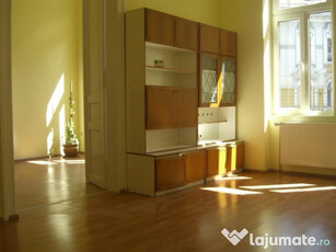 Apartament 4 camere de închiriat-ideal pentru birouri / cabinete Centr