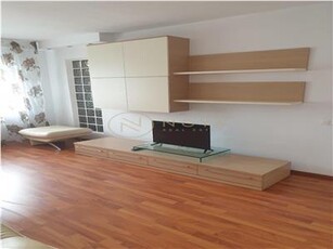 Vanzare apartament renovat Aviatiei cu 2 camere