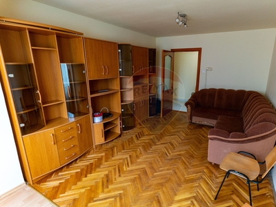 Apartament 2 camere vanzare in bloc de apartamente Hunedoara, Orastie, Sud-Vest