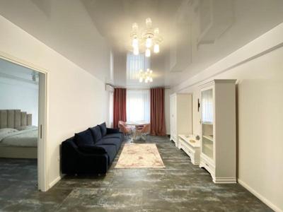 Apartament cu o curte privata si loc de parcare, aproape de plaja