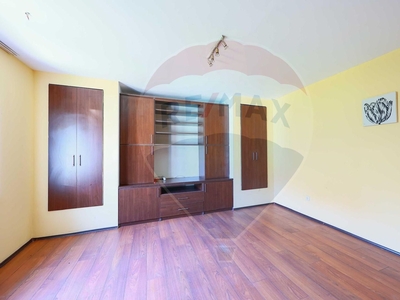 Apartament 2 camere vanzare in casă vilă Bihor, Oradea, Central