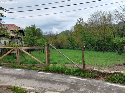 vand teren intravilan în comuna Izvoarele