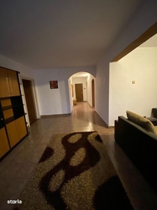 Apartament 3 camere de vanzare