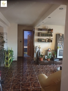 Apartament 4 camere etaj 4 decomandat zona Mircea Cel Batran acoperis tigla