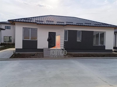 Casa individuala4 camereteren 300 mpcomplex finalizat Tunari de vanzare Stadion Tunari, Tunari