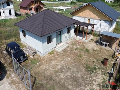 Casa parter , finalizata 90% de vanzare in Campineanca