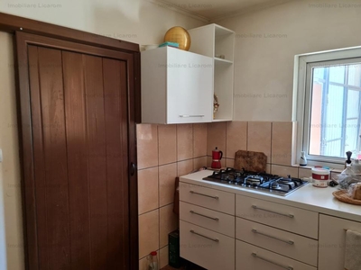 Proprietate 2 corpuri casa,5 camere Comana de Sus,57000Eur