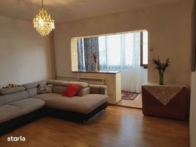 Apartament 2 camere ( transformat in 3) de vanzare