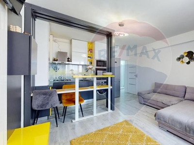 Apartament cu 3 camere, curte si loc de parcare