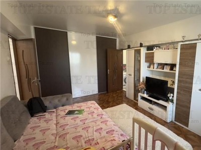 Apartament de 3 camere, mobilat, utilat, stradal, cu 3 balcoane si loc de parcare, bloc anvelopat, in Panduri