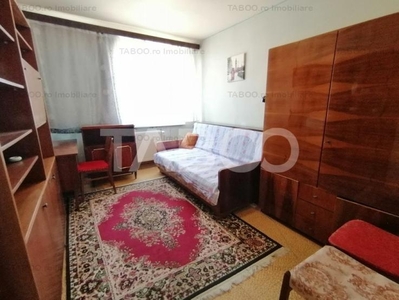 Apartament decomandat de vanzare cu 3 camere balcon zona Mihai Viteazu