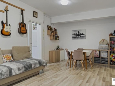 Apartament 2 camere cu curte si 2 parcari Otopeni