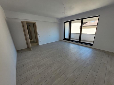 Apartament 3 Camere// Dezvoltator// Parcare Gratis