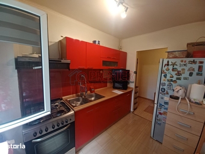 Apartament 3 camere, decomandat, etaj 1/4, loc de parcare inclus, in