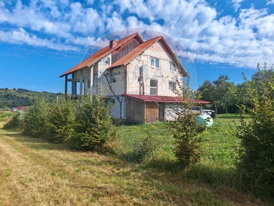 Casavila 9 camere vanzare in Maramures, Cernesti