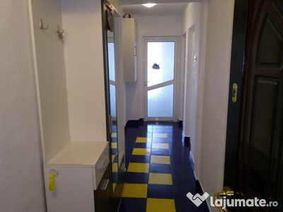 Închiriez apartament cu 2 camere