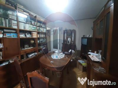 Apartament 3 camere în zona Central