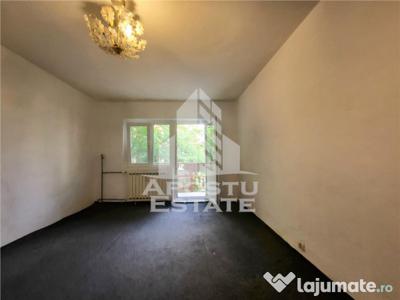 Apartament cu 2 camere si 2 balcoane, decomandat, zona Bucov