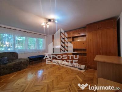 Apartament cu 3 camere, centrala proprie, zona Bucovina
