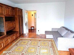 Apartament decomandat cu trei camere zona Centrul Civic