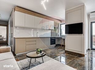 Apartament modern cu 3 camere de închiriat în zonă centrală