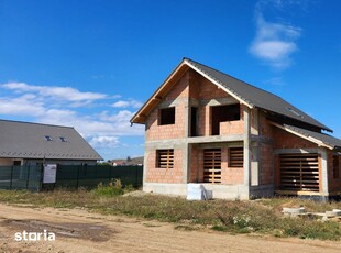 Casa la rosu in Sanpetru - zona Livada