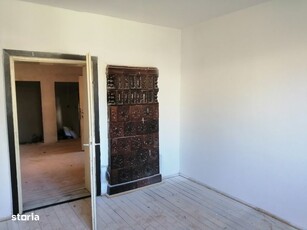 Casa singur in curte, acces auto, 250mp,str Gutenberg, langa Plastor.