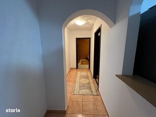 Inchiriez apartament 3 camere